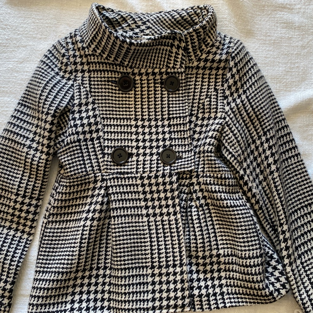 Cute coat, only worn a few times. Size L